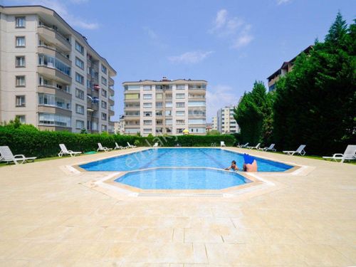 Remax AREA dan Kiralık Havuzlu Sitede Ara Kat 3+1 Daire