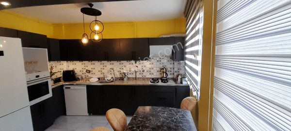 SATILIK 120 M2 3+1 DOĞALGAZLI SIFIR TADİLATLI ARA KAT BAKIMLI GÜZEL BİR DAİRE 