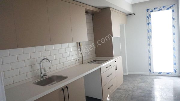  MENEMEN KOYUNDEREDE ARAKAT ASANSÖRLÜ 2+1 PETEKLERİ TAKILI DAİRE