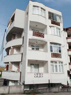 Karabük 100.yıl mahallesinde ara kat eşyalı 1+1 daire kiralıktır 