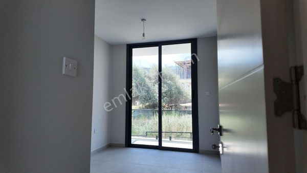   KUZEY KIBRIS GİRNE ALSANCAK'TA SİTE İÇERİSİNDE 2+1 LOFT DAİRE