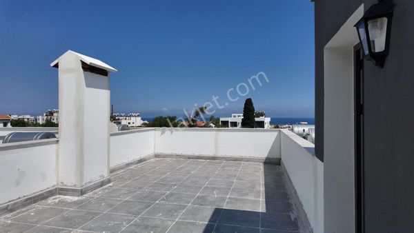  KUZEY KIBRIS GİRNE ALSANCAK'TA SİTE İÇERİSİNDE 2+1 PENTHOUSE