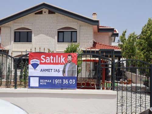 YENİ BAĞLICA MAHALLESİ'NDE SATILIK VİLLA