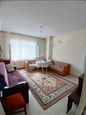 İçerenköyde Bostancı Metroya Çok Yakın Kiralık Temiz 2+1 Daire 