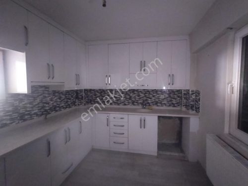 ENDER UYSAL GAYRİMENKULDEN SARAYLAR MAHALLESİNDE ASANSÖRLÜ 2+1 KOMBİLİ 120 M2 KİRALIK DAİRE