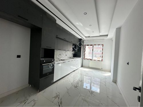 AKKUŞ EMLAK’TAN MERKEZİ KONUMDA SATILIK 3+1 LÜKS DAİRE