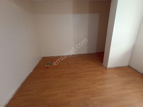  Cihangirde Ulaşıma ve Okullara Çok Yakın 85 m2 2+1 Giriş Kat Ön Cephe Boş Daire