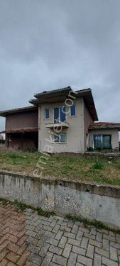Büyükçekmece Tepekent sitesi Köşebaşı satılık villa 2100 metre arsa içerisinde