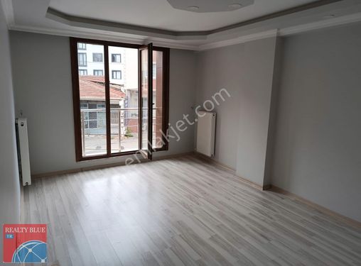 ÇEKMEKÖY'DE 2+1 ASANSÖRLÜ OTOPARKLI CADDE ÜSTÜ SATILIK DAİRE...