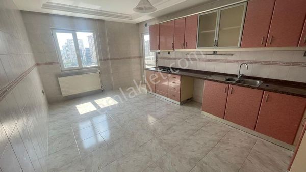 Havuzlu 5+1 Ebeveyn Banyolu Havuzlu Kiralık Daire