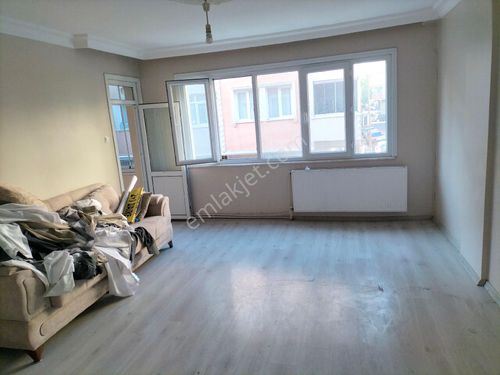 Avcılar Üniversite Mahallesi kiralık 2+1 sitede