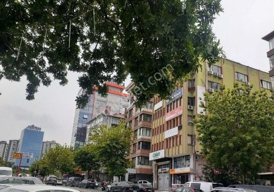 KOZYATAĞI İŞHANINDA SATILIK OFİS KATI 145m²