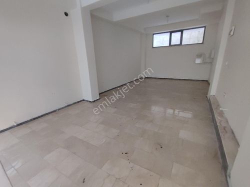 Güngören'de Caddeye Yakın 2 Yıllık Binada 45 m2 Kiralık Dükkan