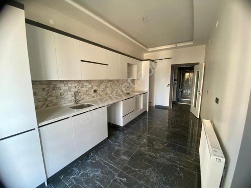  BEYLİKDÜZÜ OSB’DE 2+1 KULLANIŞLI SATILIK DAİRE