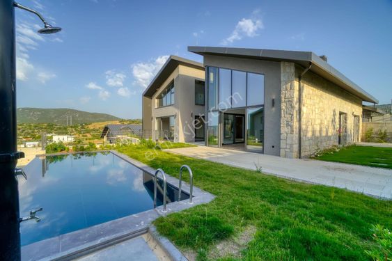  Mesa Kekliktepe'de Müstakil Havuzlu 7+1 Satılık Villa