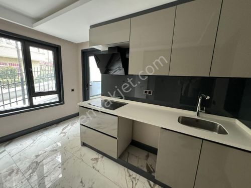  LEVENT'TEN SIFIR BİNADA HÜRRİYET CADDESİNDE ÇETİNEMEÇ'E DÖRT BİNA 2+1+KİLER 80M2 FULL YAPILI