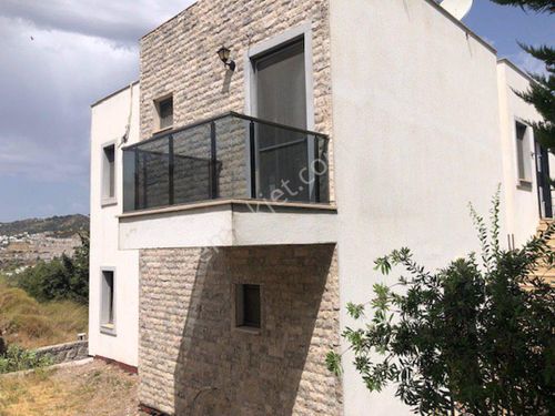 Bodrum Ortakent Müskebi de Satılık 2+1 Bahçe Dubleksi 80 m2