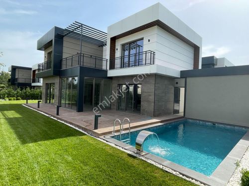 SAPANCA KIRKPINAR'DA ULTRA LÜKS 4.5+1 305 M2 MODERN VİLLA