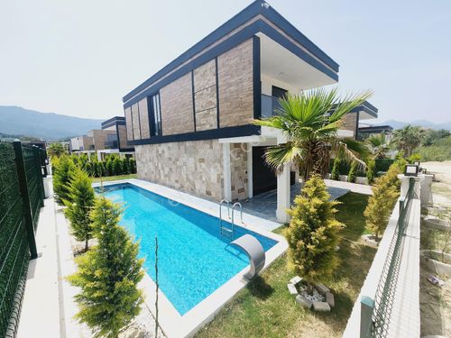 Kuşadası davutlar satılık havuzlu villa