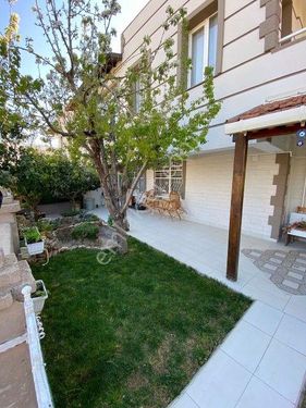  Urla Çamlıçay Mahallesinde Site İçinde 4+1 Müstakil Villa