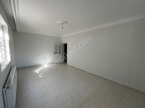 E.S. / KIRKLAR MAH. 3+1, 140M², YARI BODRUM SATILIK DAİRE 