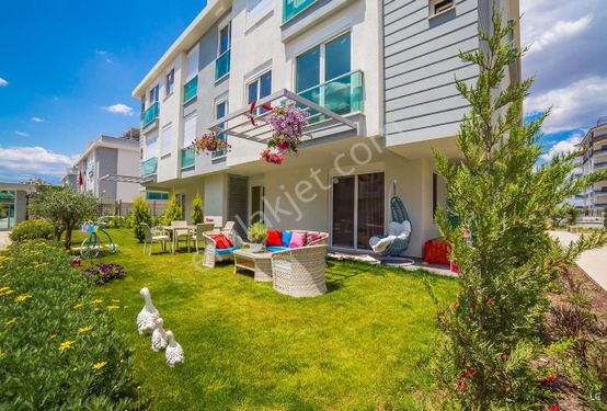  Altınova Mahalle Sitesi 1. Etapta Geniş Bahçe Kullanımlı 3+1 Satılık Daire