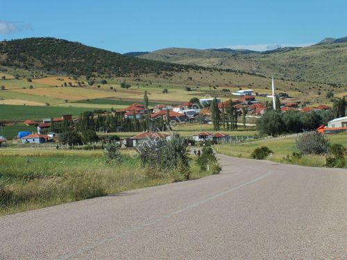  ÇUBUK KIZILÖZ KÖYÜNDE TEK TAPU BAHÇEYE,MANDIRAYA UYGUN TARLALAR