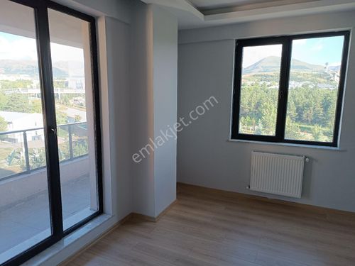 TERMİNAL CADDESİ BOTANİK PARK YANINDA SATILIK 4 ARTI 1 SIFIR LÜKS DAİRE 