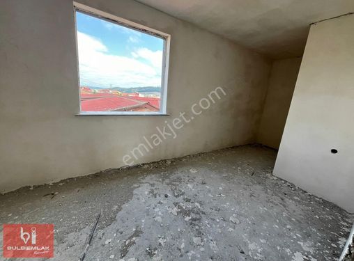 SULTANBEYLİ PETROLYOLU CADDESİ ÜZERİNDE 2+1 ARA KAT FIRSAT DAİRE