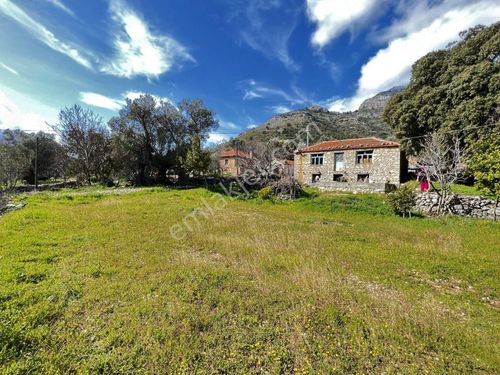  Stop’tan Seydikemer Boğaziçi’nde 835m² Arsa içinde Satılık Taş Ev