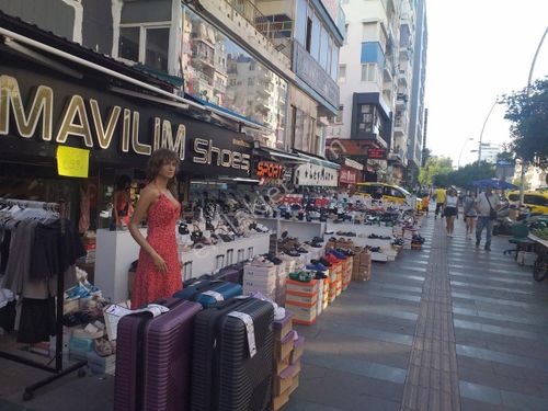 ANTALYA GÜLLÜK CADDESİNDE DEVREN KİRALIK MAĞAZA