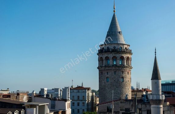 GALATA'DA TARİHİ BİNADA BOĞAZ MANZARALI DUBLEKS DAİRE