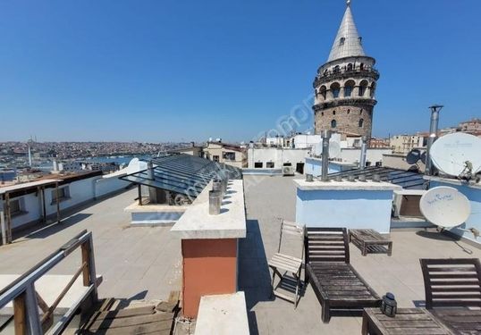 GALATA'DA TARİHİ BİNADA ORTAK TERAS MANZARALI 3+2 SATILIK DAİRE