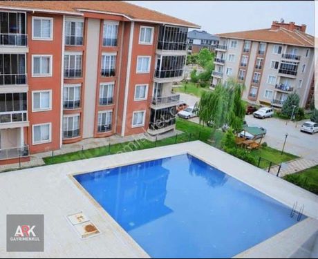 BURGAZ EVLERİNDE HAVUZ MANZARALI 2+1 GENİS DAİRE