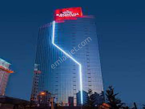 REMAX VOGUE'dan REGNUM SKY TOWER'da 200m2 OFİS