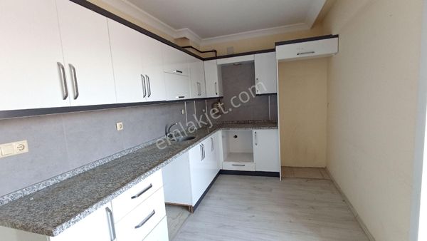 Akhisar Cumhuriyet Mahallesi'nde 2+1 Kiralık Daire 