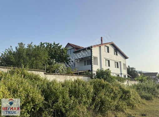 Kartepe'de 700Mt Arsa İçerisinde Müstakil Villa