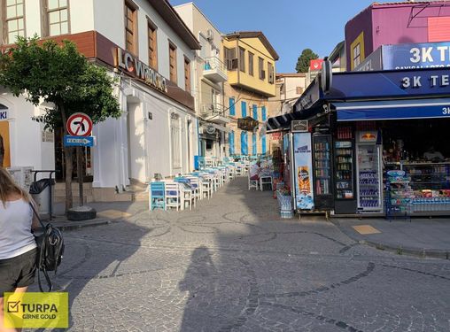 ÇEŞME ÇARŞIDA DEVREN KİRALIK BAR