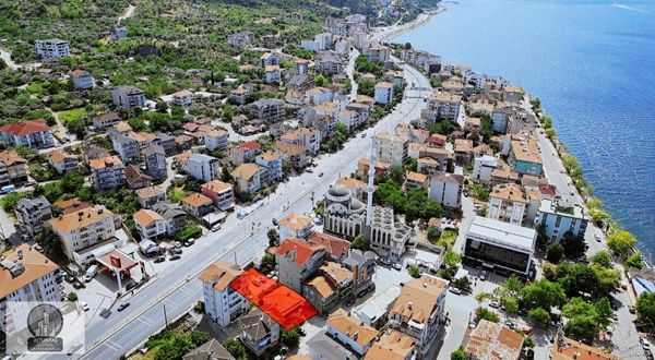 GÖLCÜK HALIDEREDE TİCARİ 3 KAT %40 İMARLI 632 M2 ARSA