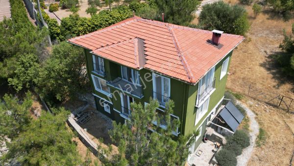 ÇANAKKALE İNTEPE'DE BOĞAZ MANZARALI 3+1 SATILIK MÜSTAKİL BAHÇELİ VİLLA