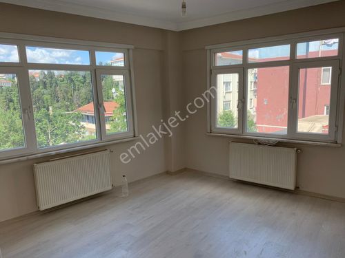  Üsküdar Selami Ali Mahallesinde Masrafsız,Ferah Köşe Konumda 1.Kat 3+1 110 M² Satılık Daire