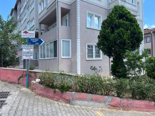 Remax Anı 'Dan Üsküdar Ata 2 Sitesi 'Nde 3+1 Satılık Daire