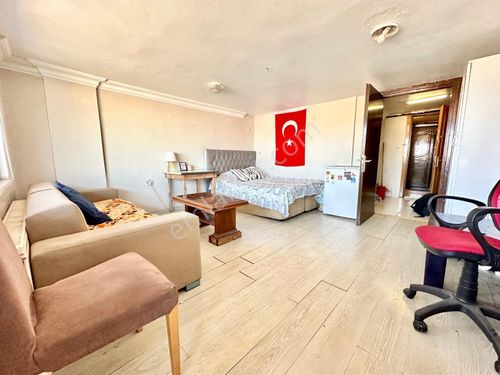 KADIKÖY MERKEZDE EŞYALI, KOMBİLİ BALKONLU GENİŞ 1+0 STÜDYO DAİRE