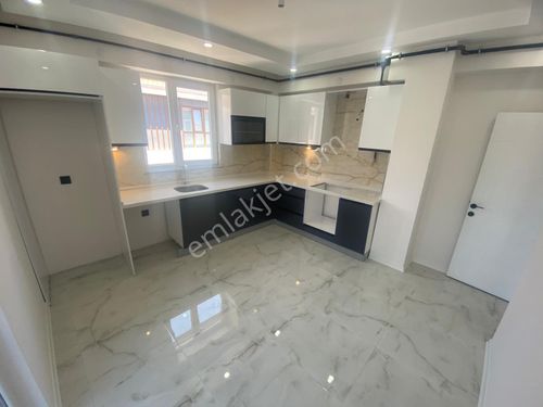  ÇAMLICA GİRİŞİNDE FIRSAT 143M² ÖZEL GARAJLI LÜX 3+1 DAİRE BK-13