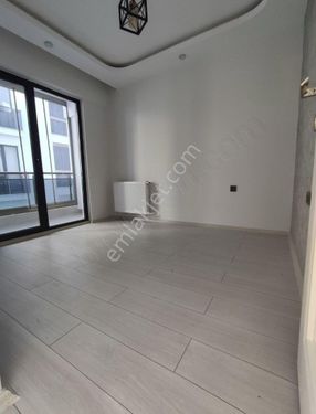 E.S./ ATAŞEHİR' DE, 2+1, 2.KAT, 100M², YAPILI SATILIK DAİRE