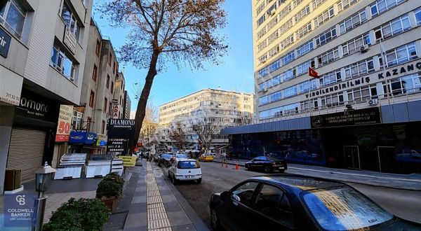 ULUS , RÜZGARLI CADDESİ ESER İŞHANINDA SATILIK KATTA OFİS