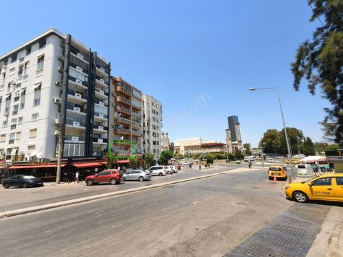 ÜÇKUYULAR MEYDAN MUHTEŞEM LOKASYONDA 3+1 140M2 ASANSÖRLÜ SATILIK DAİRE