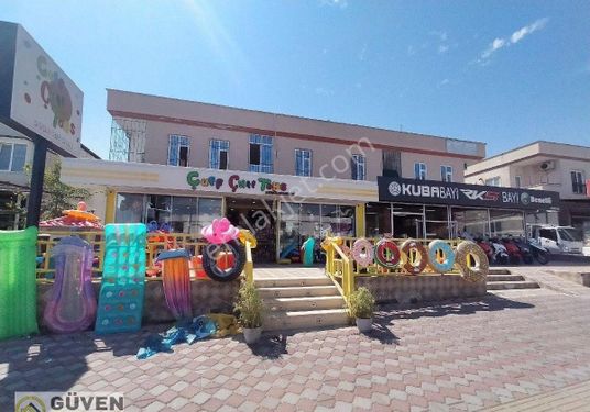 Kemer merkez'de ticari komple satılık Bina 4 dört dükkan ve Bodrum 4 daire