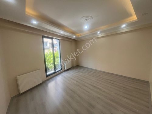 KOCAMUSTAFAPAŞA SEYİİTOMER MAH SİLİVRİKAPİ CAD ÜZERİNDE GENIŞ KAT 2+1 SATILIK DAİRE 