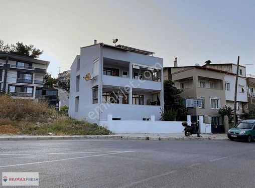 Urla Zeytinalanı'nda Teras Kullanımlı Satılık Daire